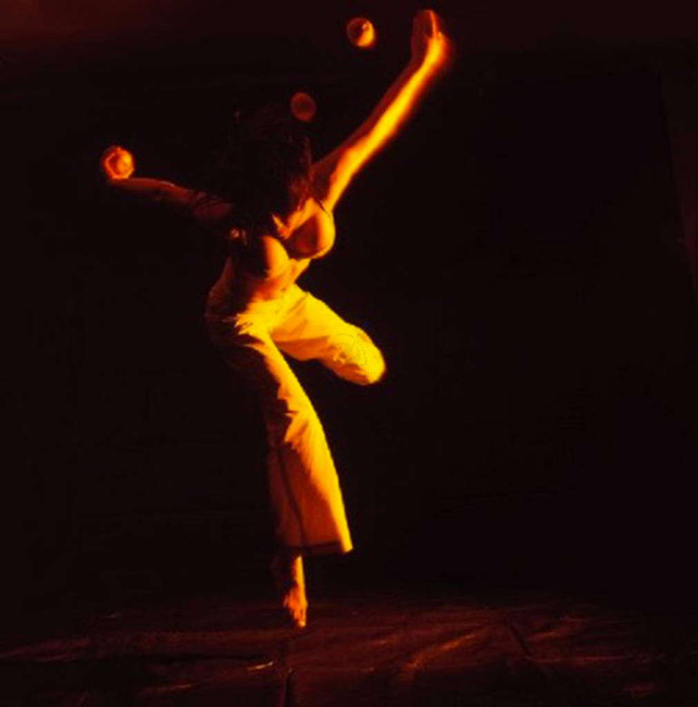 &quot;Saut à l&#039;orange&quot; | Exposition &quot;Façon de Corps&quot; | caméra Hasselblad 202 FA ©photo Bruno Verdi 1997